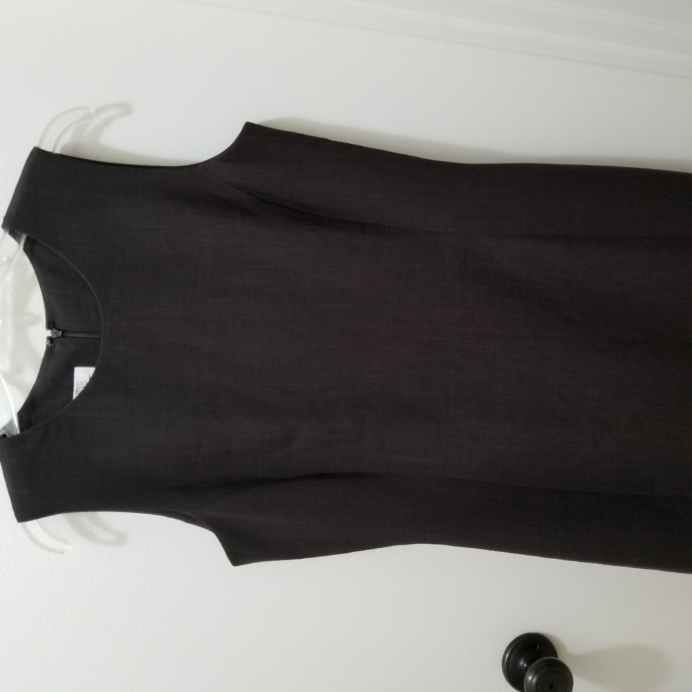 Sleeveless office attire